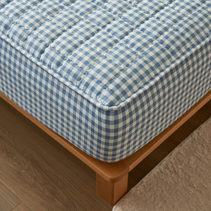 91家纺网 家纺一手货源 找家纺 小萌虎2025新款无印风格水洗棉麻夹棉床笠 蓝小格