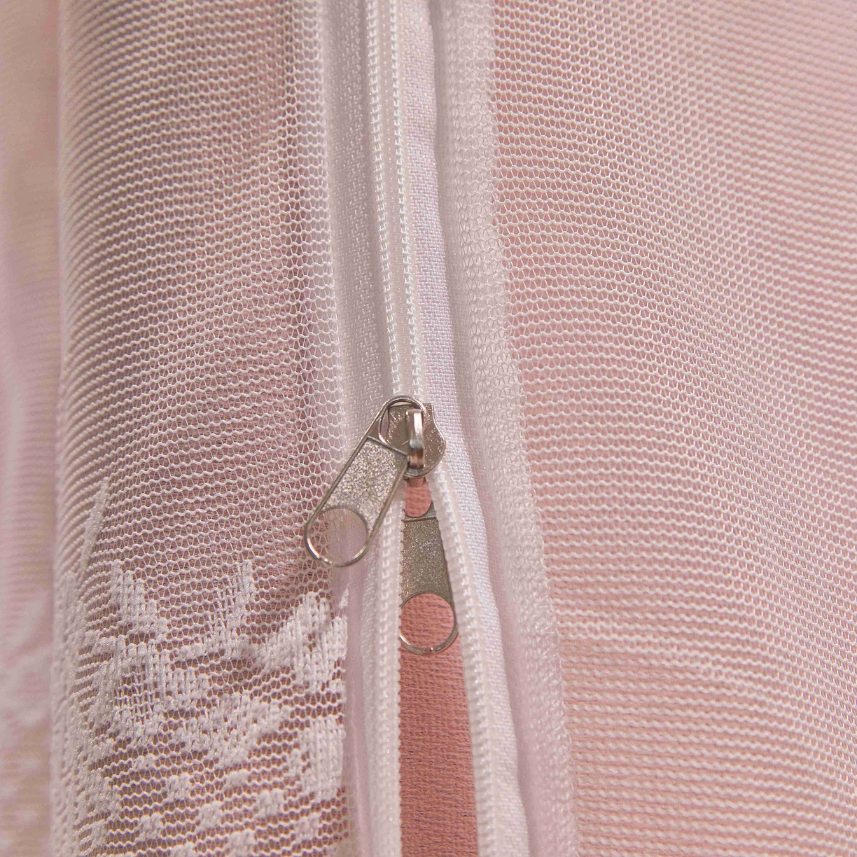 91家纺网 家纺一手货源 找家纺 卓尔居 2025新款学生遮光唯美蕾丝床帘-朝颜 朝颜-粉