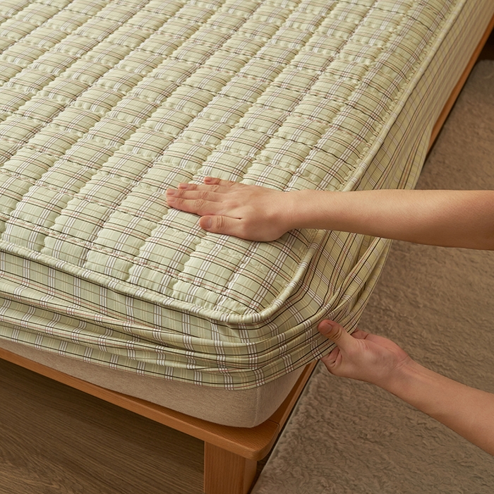 91家纺网 家纺一手货源 找家纺 小萌虎2025新款无印风格水洗棉麻夹棉床笠 绿小格