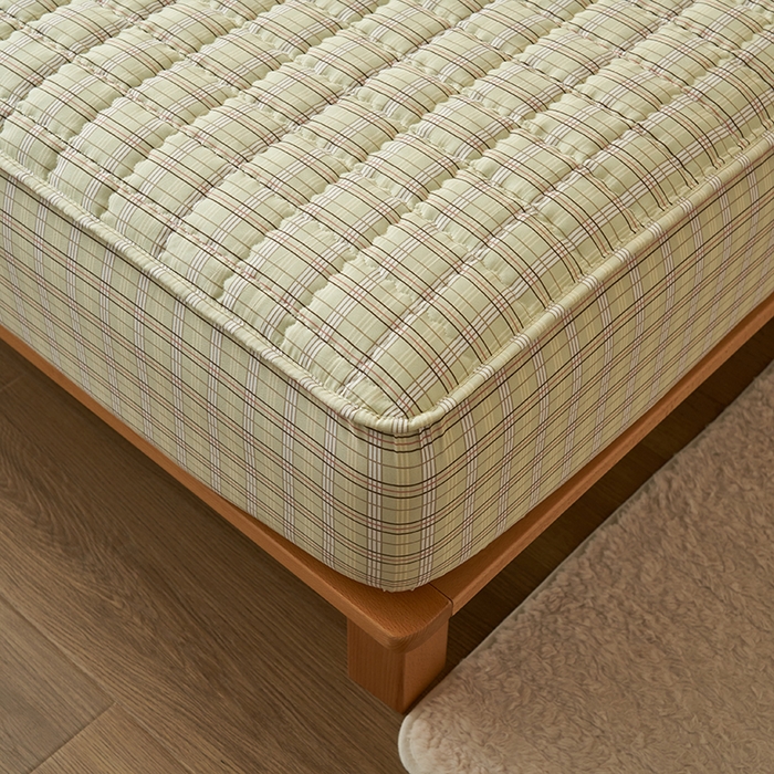 91家纺网 家纺一手货源 找家纺 小萌虎2025新款无印风格水洗棉麻夹棉床笠 绿小格