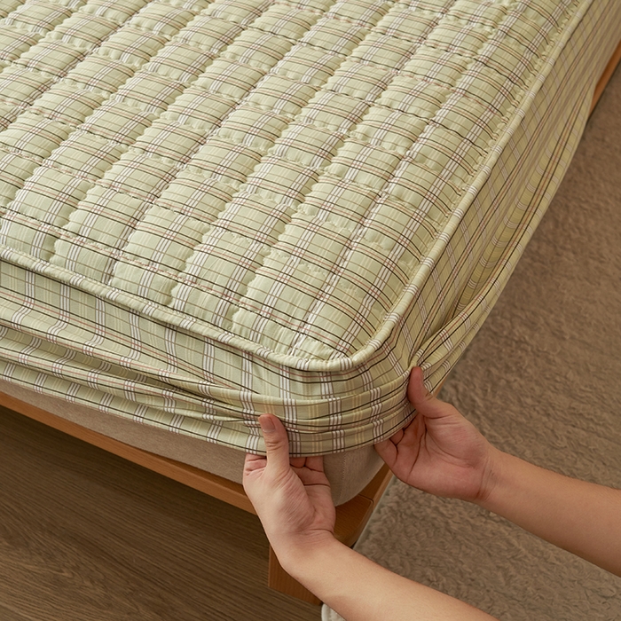 91家纺网 家纺一手货源 找家纺 小萌虎2025新款无印风格水洗棉麻夹棉床笠 绿小格