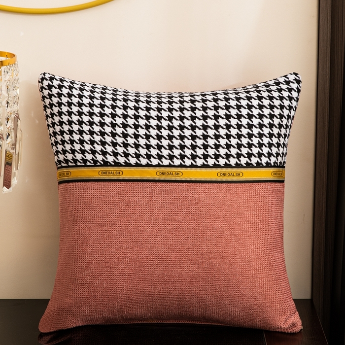 91家纺网 家纺一手货源 找家纺 （总）新奇异 2025新款千鸟格拼接抱枕 （支持定制）