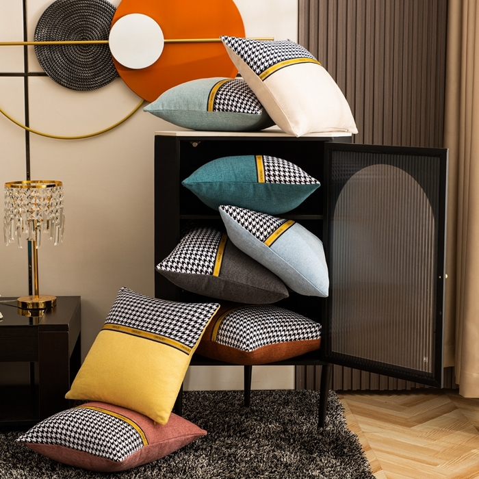 91家纺网 家纺一手货源 找家纺 新奇异 2025新款千鸟格拼接抱枕 （支持定制） 组合图仅供展示