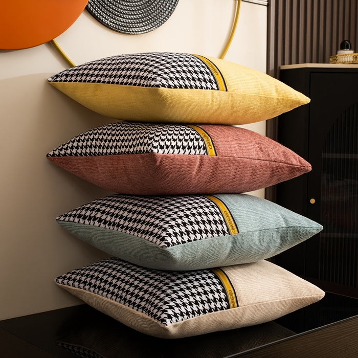 91家纺网 家纺一手货源 找家纺 新奇异 2025新款千鸟格拼接抱枕 （支持定制） 组合图仅供展示