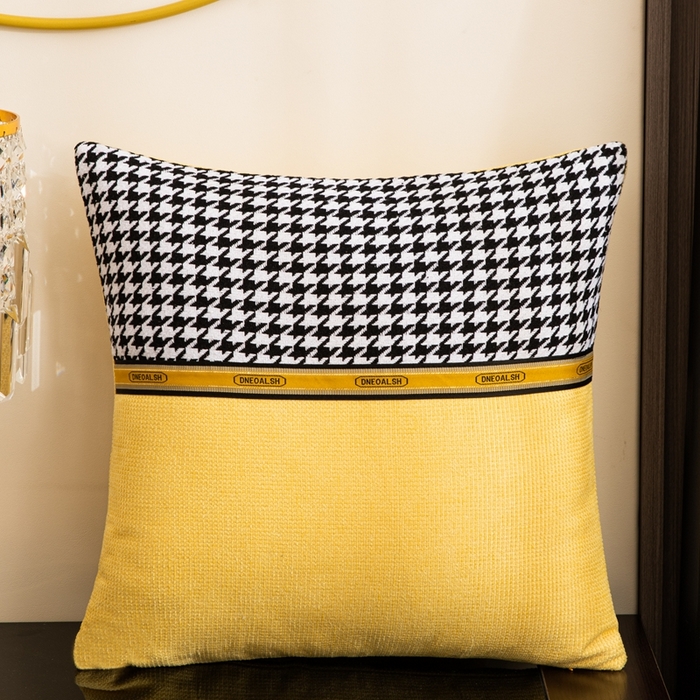 91家纺网 家纺一手货源 找家纺 （总）新奇异 2025新款千鸟格拼接抱枕 （支持定制）