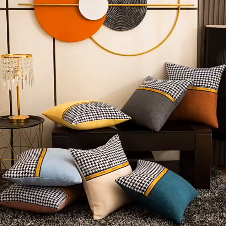 91家纺网 家纺一手货源 找家纺 新奇异 2025新款千鸟格拼接抱枕 （支持定制） 千鸟格-咖色