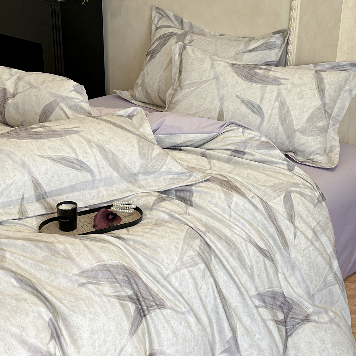 91家纺网 家纺一手货源 找家纺 禾时 2025新款全棉超柔数码印花磨毛四件套（32x21磨毛） 轻风徐来（紫）