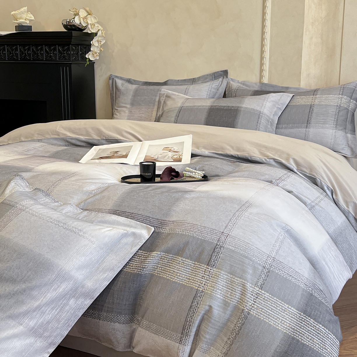 91家纺网 家纺一手货源 找家纺 禾时 2025新款全棉超柔数码印花磨毛四件套（32x21磨毛） 轻织漫冬（灰）