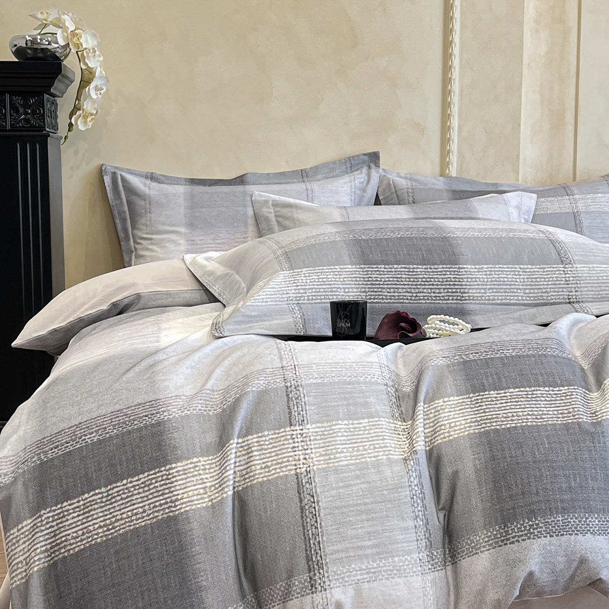 91家纺网 家纺一手货源 找家纺 禾时 2025新款全棉超柔数码印花磨毛四件套（32x21磨毛） 轻织漫冬（灰）