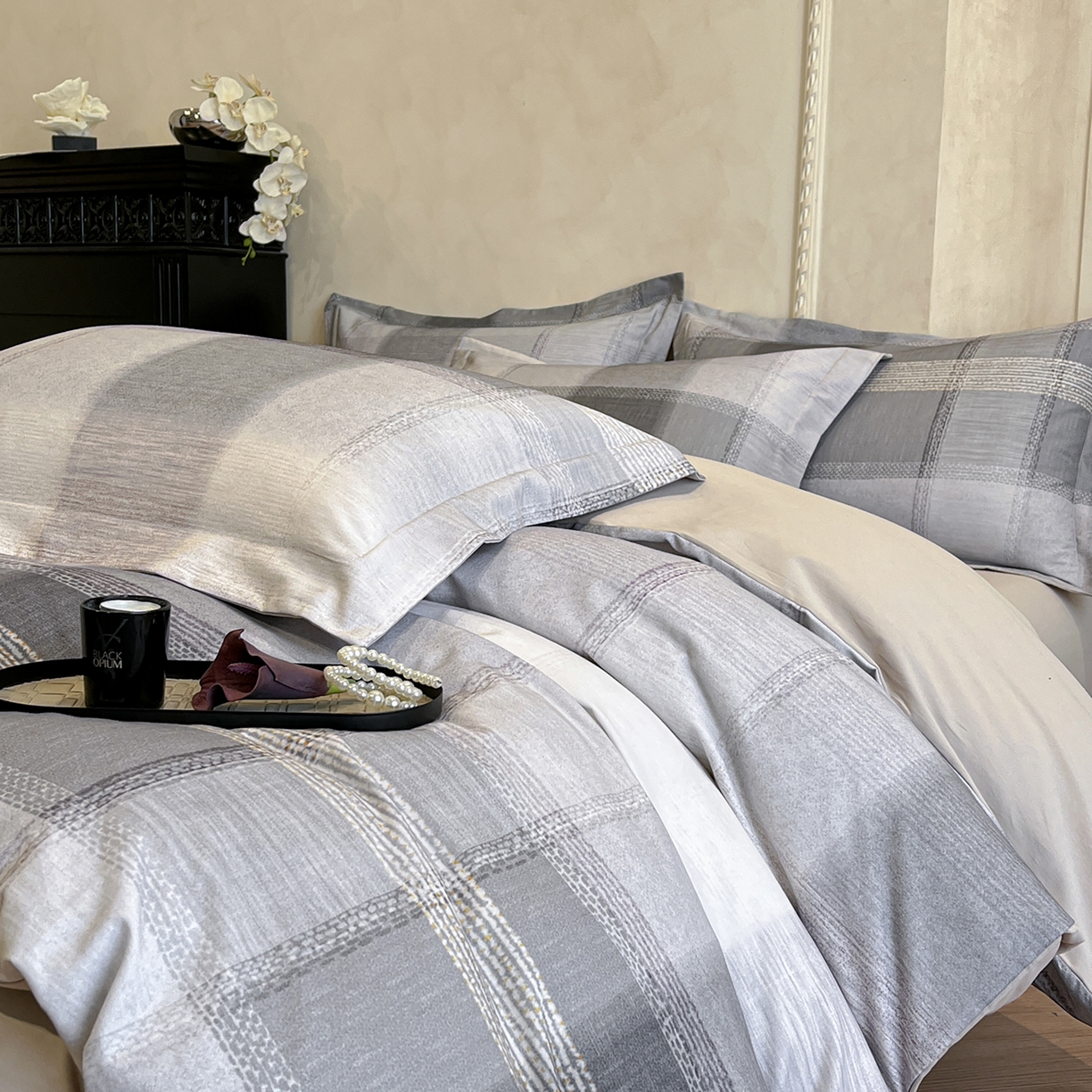 91家纺网 家纺一手货源 找家纺 禾时 2025新款全棉超柔数码印花磨毛四件套（32x21磨毛） 轻织漫冬（灰）