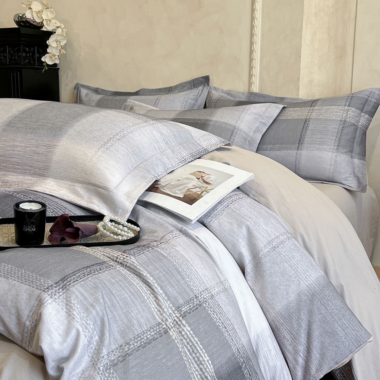 91家纺网 家纺一手货源 找家纺 禾时 2025新款全棉超柔数码印花磨毛四件套（32x21磨毛） 轻织漫冬（灰）