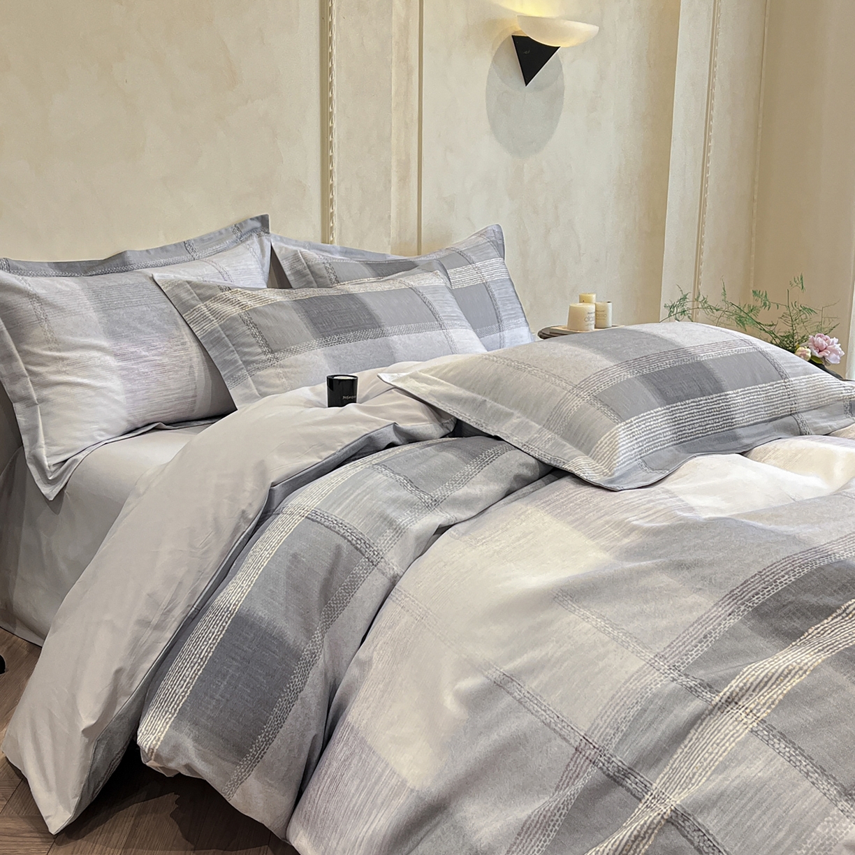 91家纺网 家纺一手货源 找家纺 禾时 2025新款全棉超柔数码印花磨毛四件套（32x21磨毛） 轻织漫冬（灰）