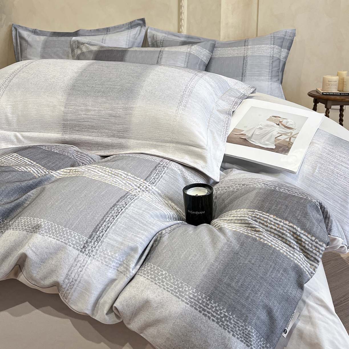 91家纺网 家纺一手货源 找家纺 禾时 2025新款全棉超柔数码印花磨毛四件套（32x21磨毛） 轻织漫冬（灰）