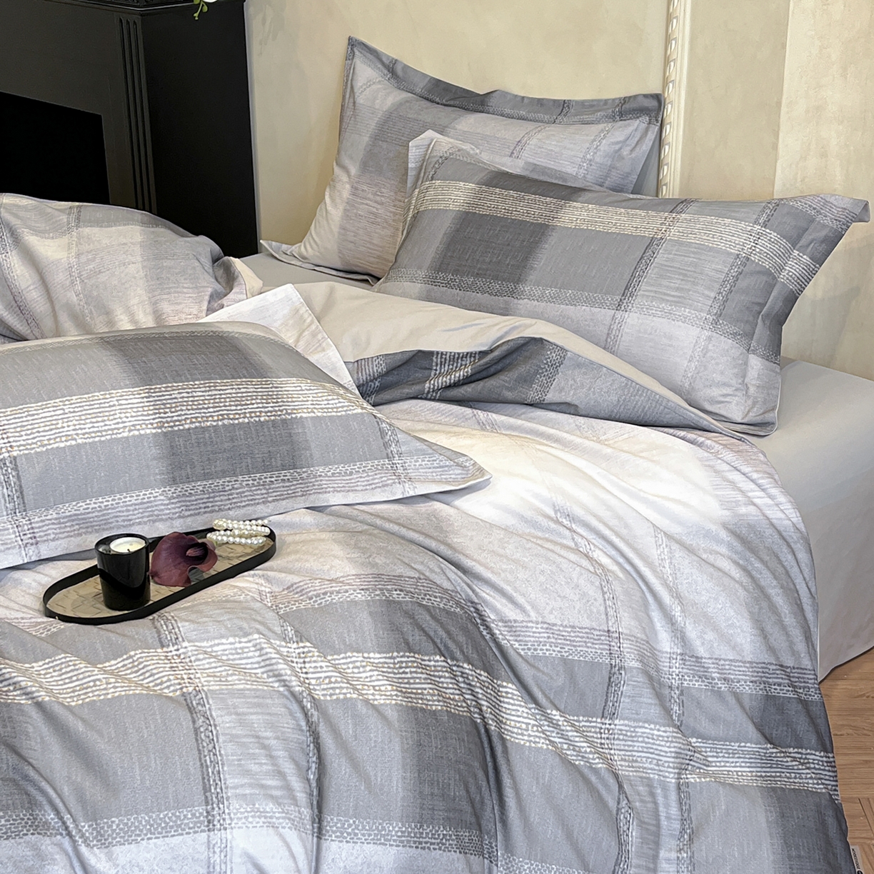 91家纺网 家纺一手货源 找家纺 禾时 2025新款全棉超柔数码印花磨毛四件套（32x21磨毛） 轻织漫冬（灰）