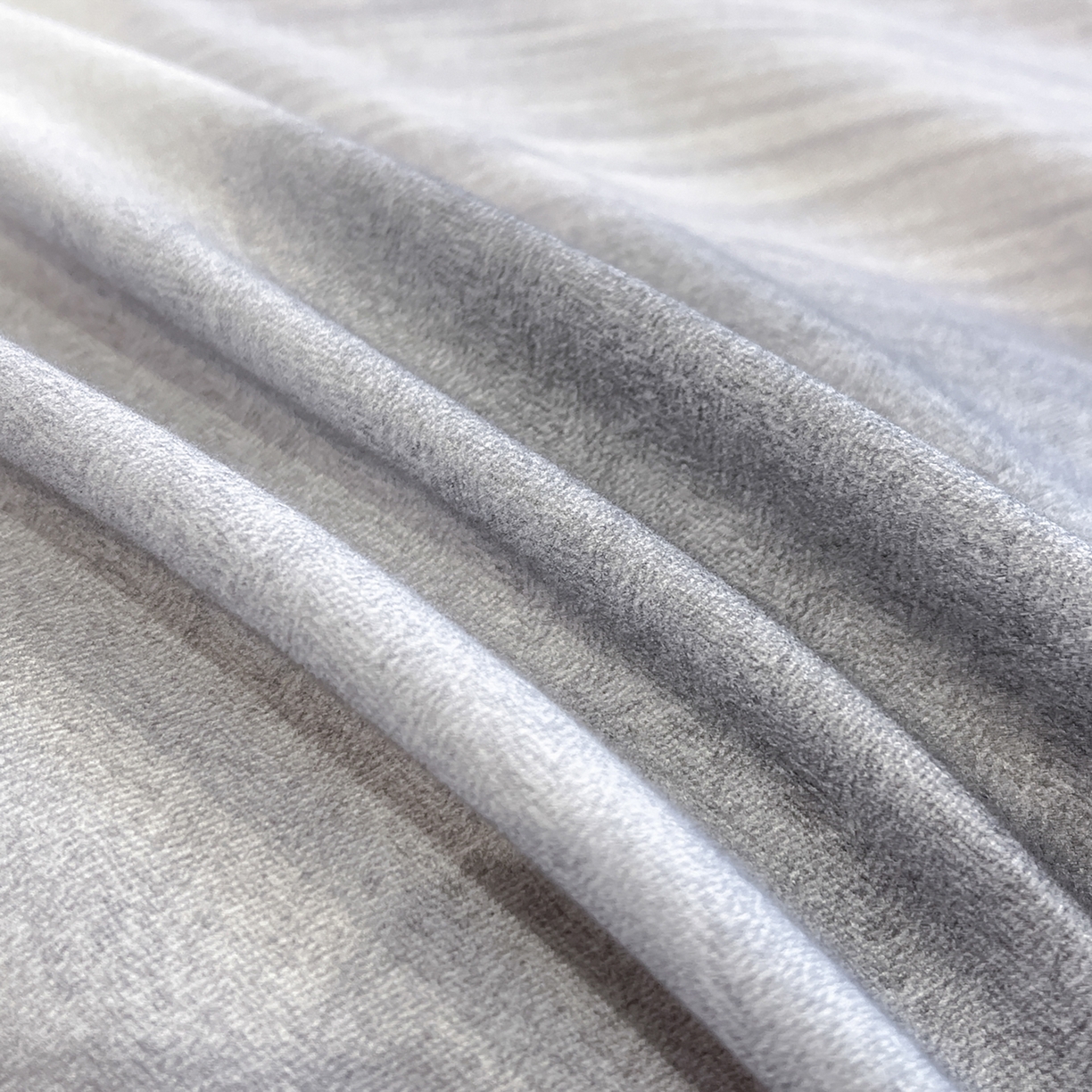 91家纺网 家纺一手货源 找家纺 禾时 2025新款全棉超柔数码印花磨毛四件套（32x21磨毛） 轻织漫冬（灰）