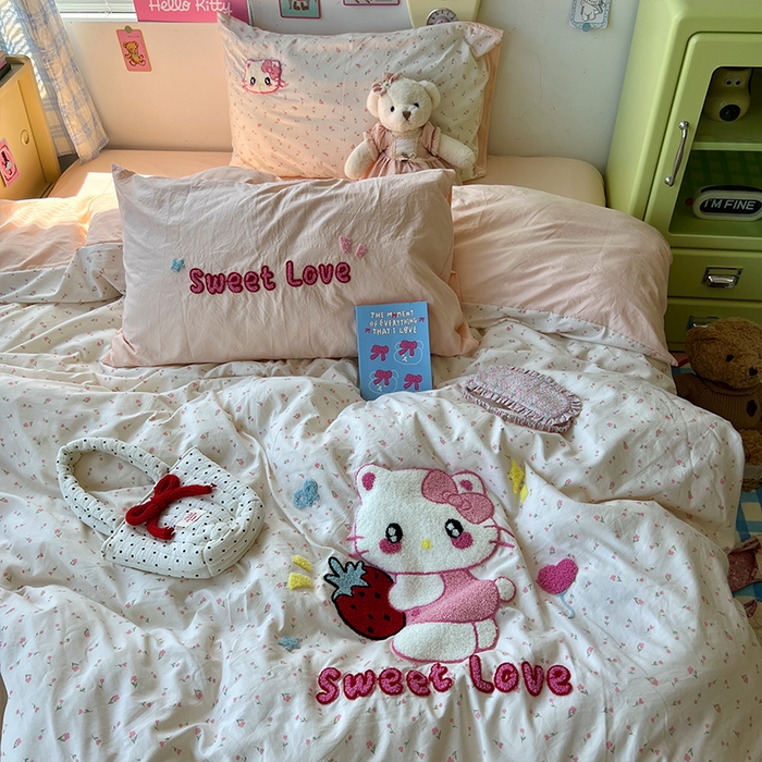 91家纺网 家纺一手货源 找家纺 原素 2025学生季少女心毛巾绣四件套 草莓猫猫