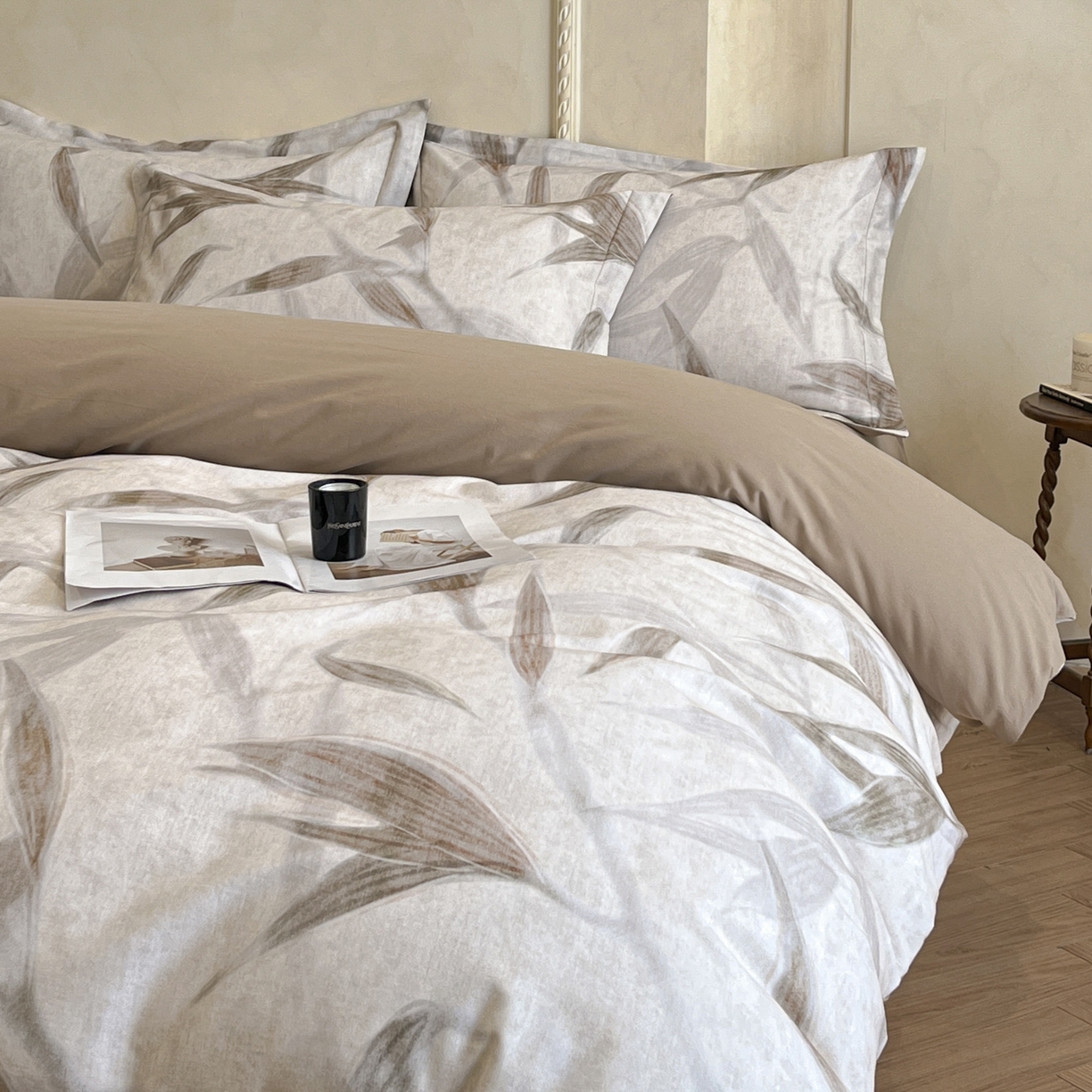 91家纺网 家纺一手货源 找家纺 禾时 2025新款全棉超柔数码印花磨毛四件套（32x21磨毛） 清风徐来（粉）