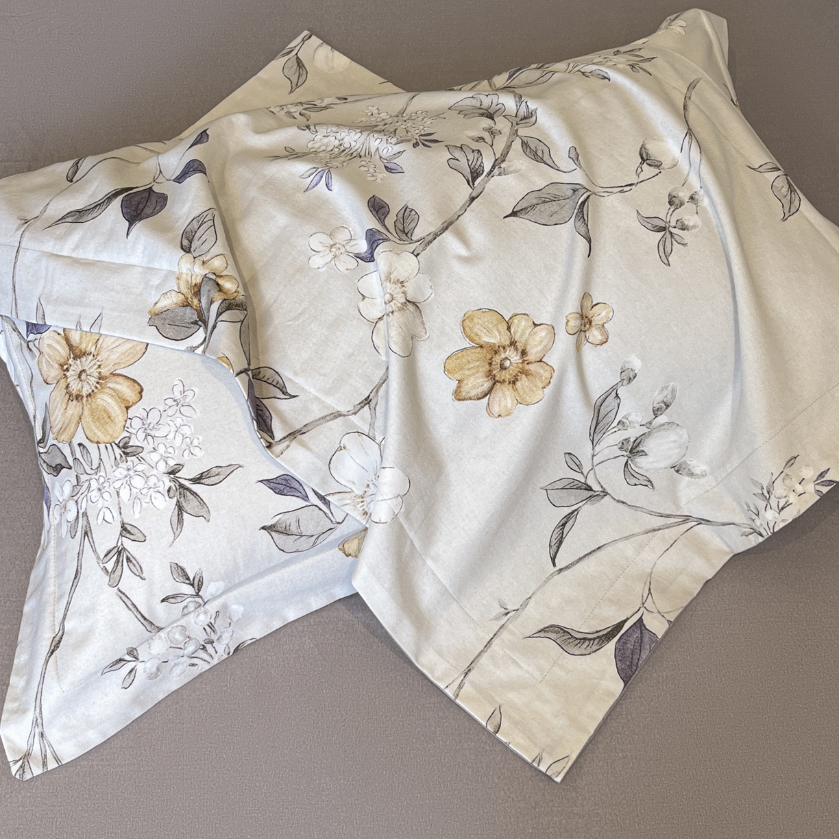 91家纺网 家纺一手货源 找家纺 禾时 2025新款全棉超柔数码印花磨毛四件套（32x21磨毛） 硕朵（灰）