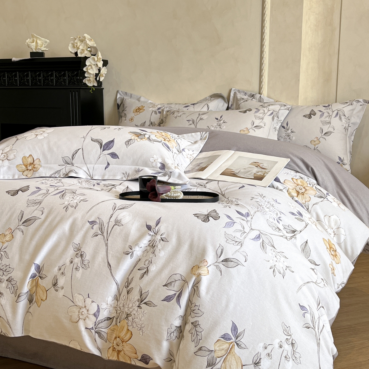 91家纺网 家纺一手货源 找家纺 禾时 2025新款全棉超柔数码印花磨毛四件套（32x21磨毛） 硕朵（灰）