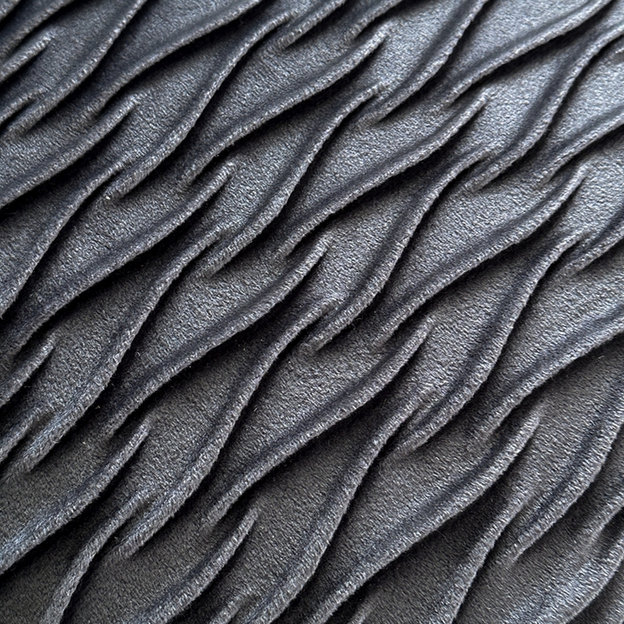 91家纺网 家纺一手货源 找家纺 新奇异 2025新款荷兰绒立体几何抱枕 水波纹-灰黑色