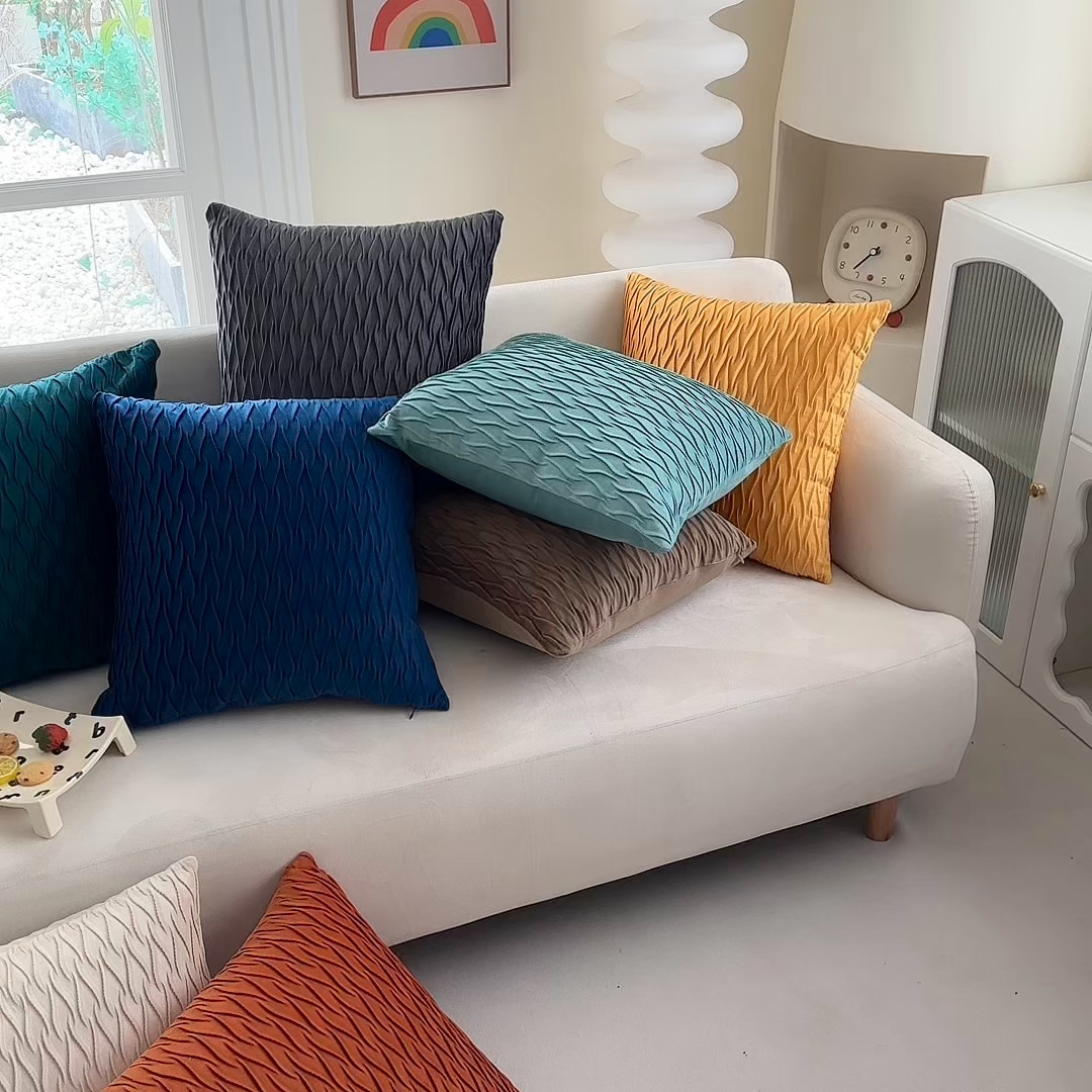 91家纺网 家纺一手货源 找家纺 新奇异 2025新款荷兰绒立体几何抱枕 水波纹-浅蓝