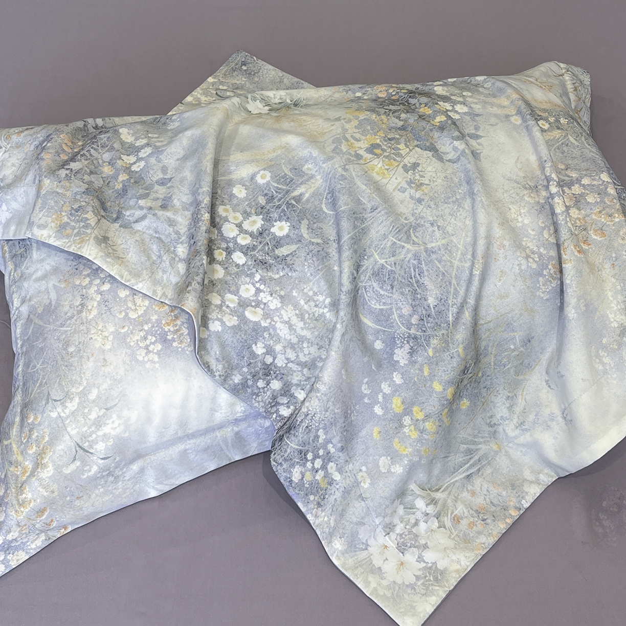 91家纺网 家纺一手货源 找家纺 禾时 2025新款全棉超柔数码印花磨毛四件套（32x21磨毛） 望野集（灰）