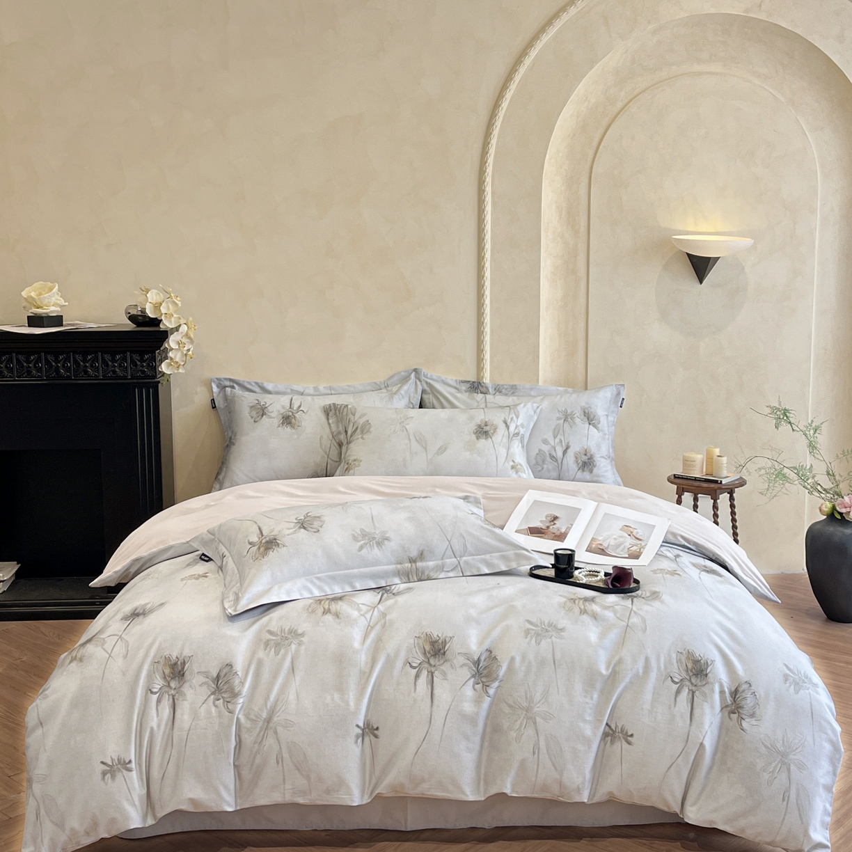 91家纺网 家纺一手货源 找家纺 禾时 2025新款全棉超柔数码印花磨毛四件套（32x21磨毛） 媳秋集（灰）