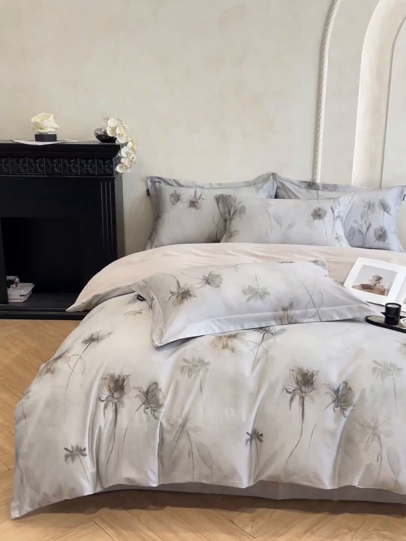 91家纺网 家纺一手货源 找家纺 禾时 2025新款全棉超柔数码印花磨毛四件套（32x21磨毛） 媳秋集（灰）