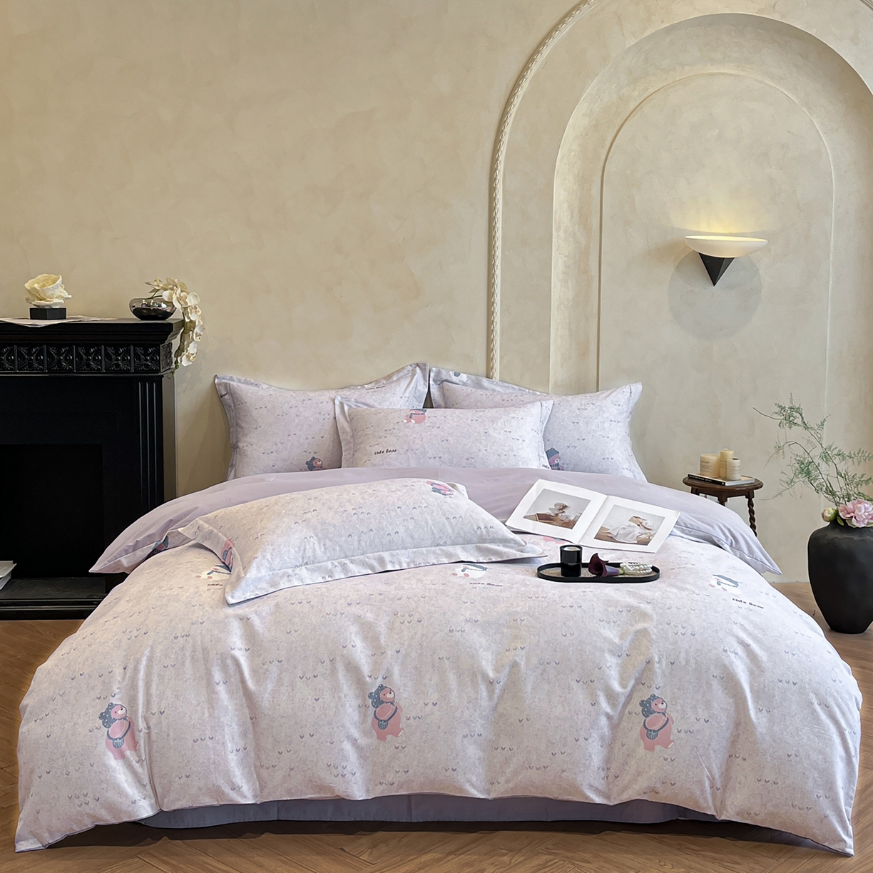 91家纺网 家纺一手货源 找家纺 禾时 2025新款全棉超柔数码印花磨毛四件套（32x21磨毛） 幸福熊（紫）