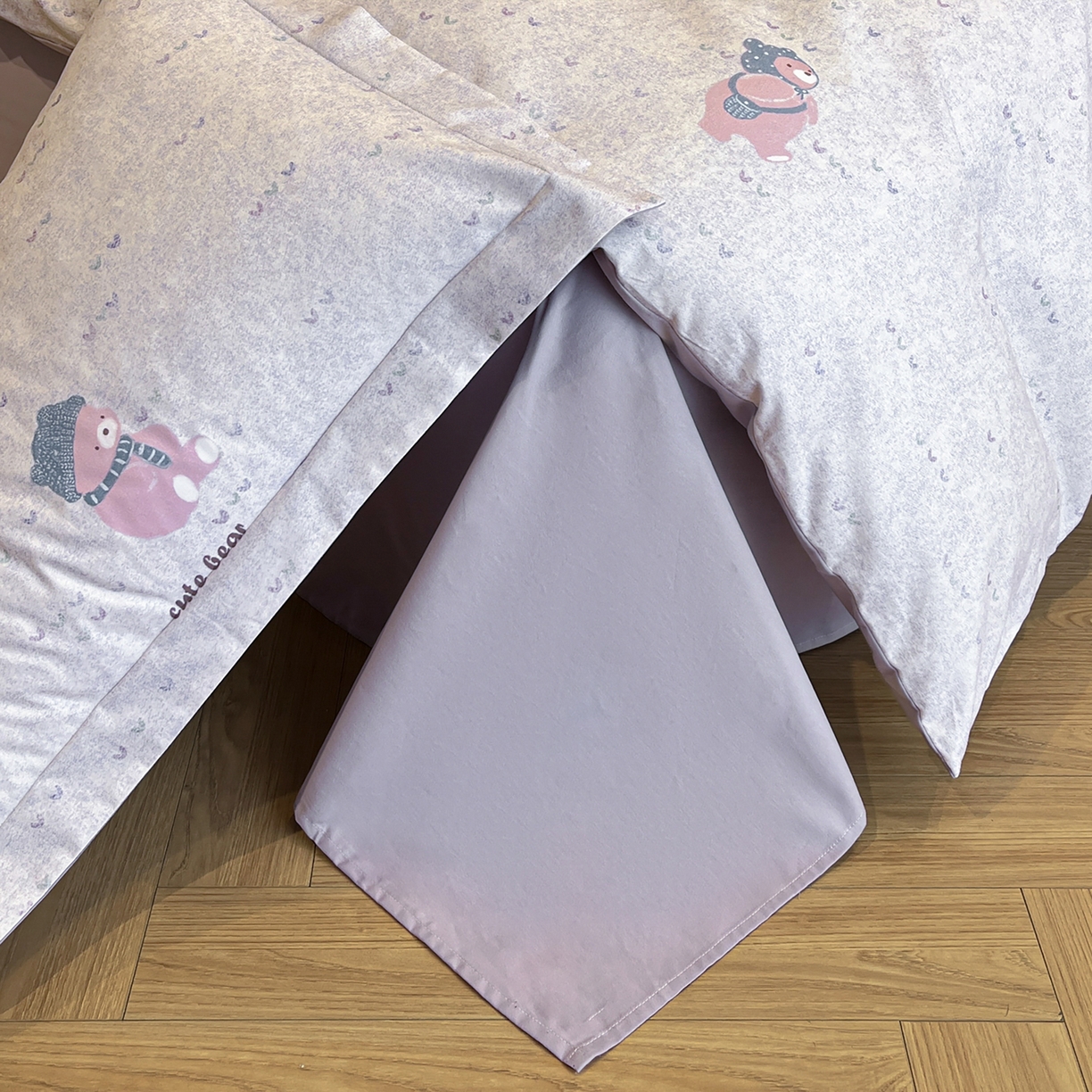 91家纺网 家纺一手货源 找家纺 禾时 2025新款全棉超柔数码印花磨毛四件套（32x21磨毛） 幸福熊（紫）