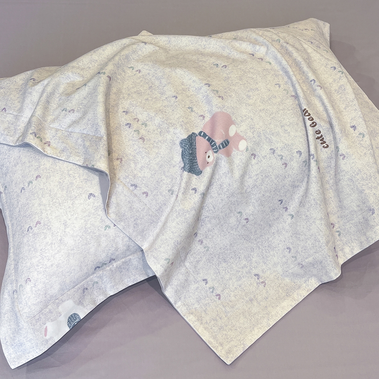 91家纺网 家纺一手货源 找家纺 禾时 2025新款全棉超柔数码印花磨毛四件套（32x21磨毛） 幸福熊（紫）