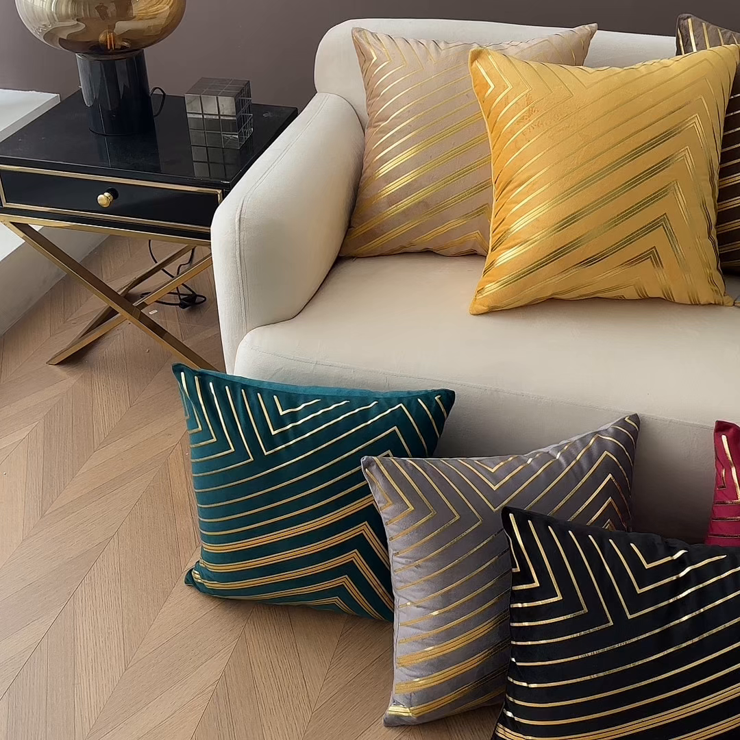 91家纺网 家纺一手货源 找家纺 （总）新奇异 2025新款山峰烫金抱枕