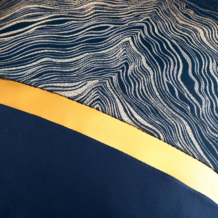 91家纺网 家纺一手货源 找家纺 新奇异 2025新款新中式肌理纹抱枕 丝澜云影-孔雀蓝