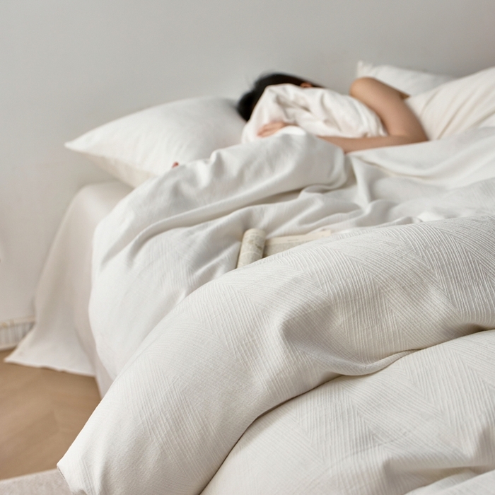 91家纺网 家纺一手货源 找家纺 梦享生活家居 2025新款白色全棉肌理纹提花四件套 白露