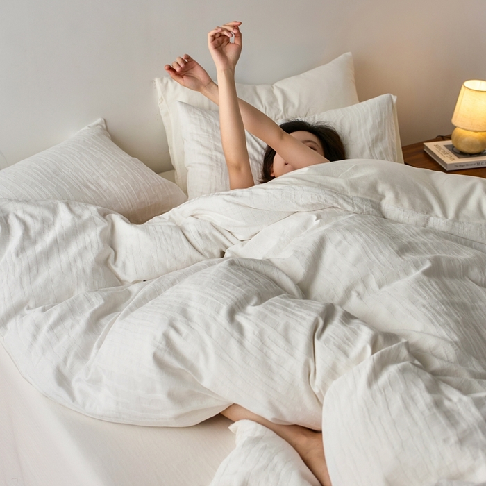 91家纺网 家纺一手货源 找家纺 梦享生活家居 2025新款白色全棉肌理纹提花四件套 简云