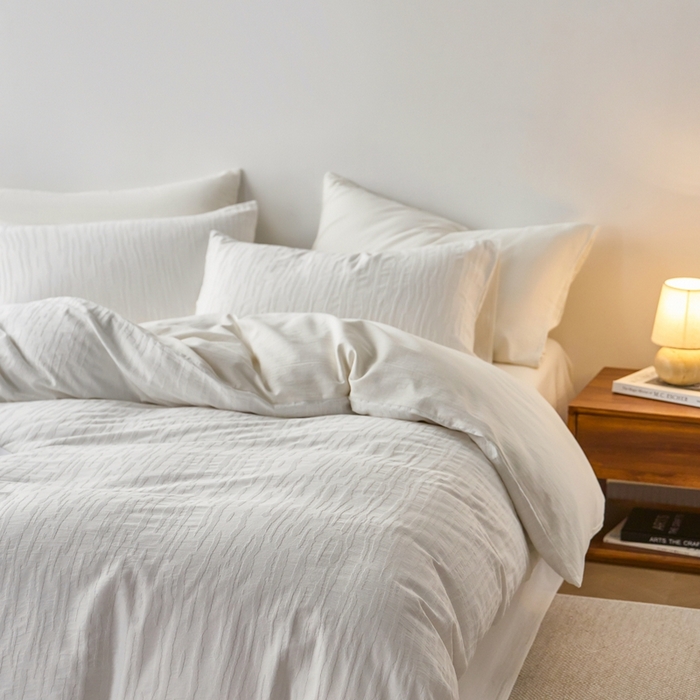 91家纺网 家纺一手货源 找家纺 梦享生活家居 2025新款白色全棉肌理纹提花四件套 简云