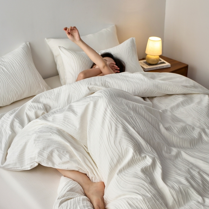 91家纺网 家纺一手货源 找家纺 梦享生活家居 2025新款白色全棉肌理纹提花四件套 流年