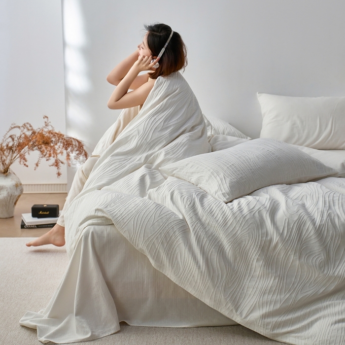 91家纺网 家纺一手货源 找家纺 梦享生活家居 2025新款白色全棉肌理纹提花四件套 流年