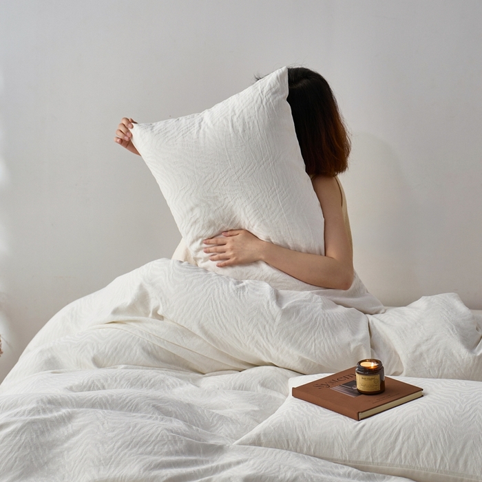 91家纺网 家纺一手货源 找家纺 梦享生活家居 2025新款白色全棉肌理纹提花四件套 曲线