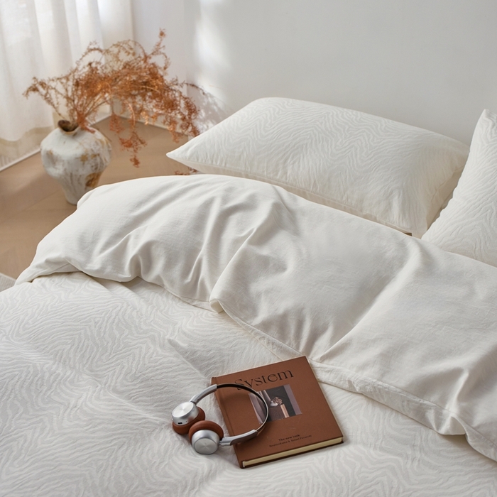 91家纺网 家纺一手货源 找家纺 梦享生活家居 2025新款白色全棉肌理纹提花四件套 曲线