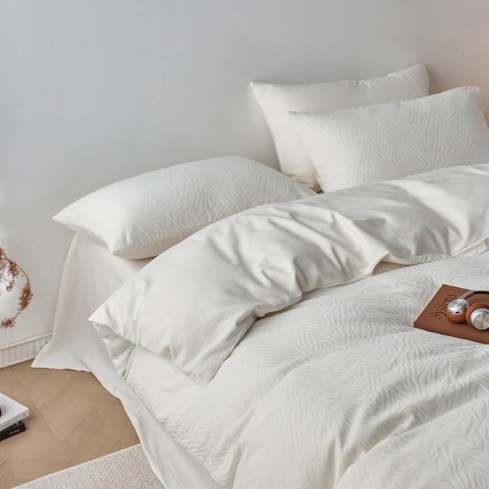 91家纺网 家纺一手货源 找家纺 梦享生活家居 2025新款白色全棉肌理纹提花四件套 曲线