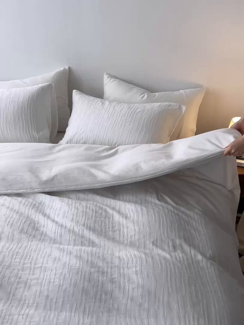 91家纺网 家纺一手货源 找家纺 梦享生活家居 2025新款白色全棉肌理纹提花四件套 简云