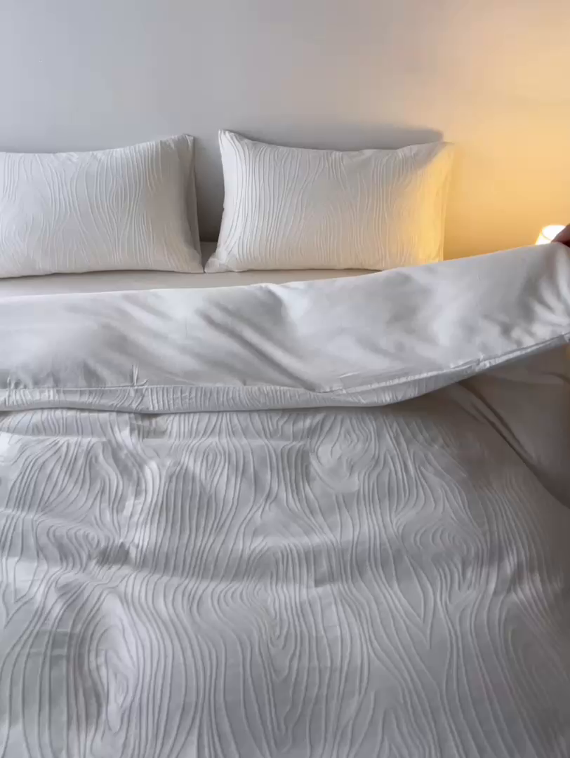 91家纺网 家纺一手货源 找家纺 梦享生活家居 2025新款白色全棉肌理纹提花四件套 流年