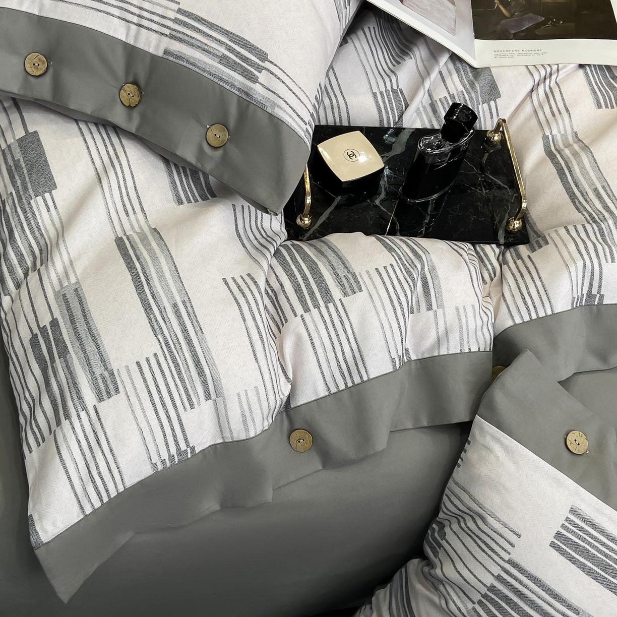 91家纺网 家纺一手货源 找家纺 慕希家纺 2025新款全棉纯棉轻奢加厚磨毛纽扣款四件套 品思-灰