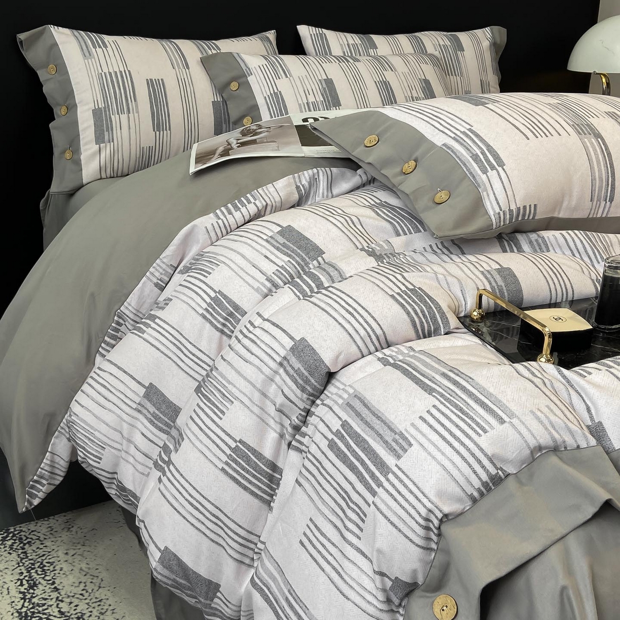 91家纺网 家纺一手货源 找家纺 慕希家纺 2025新款全棉纯棉轻奢加厚磨毛纽扣款四件套 品思-灰