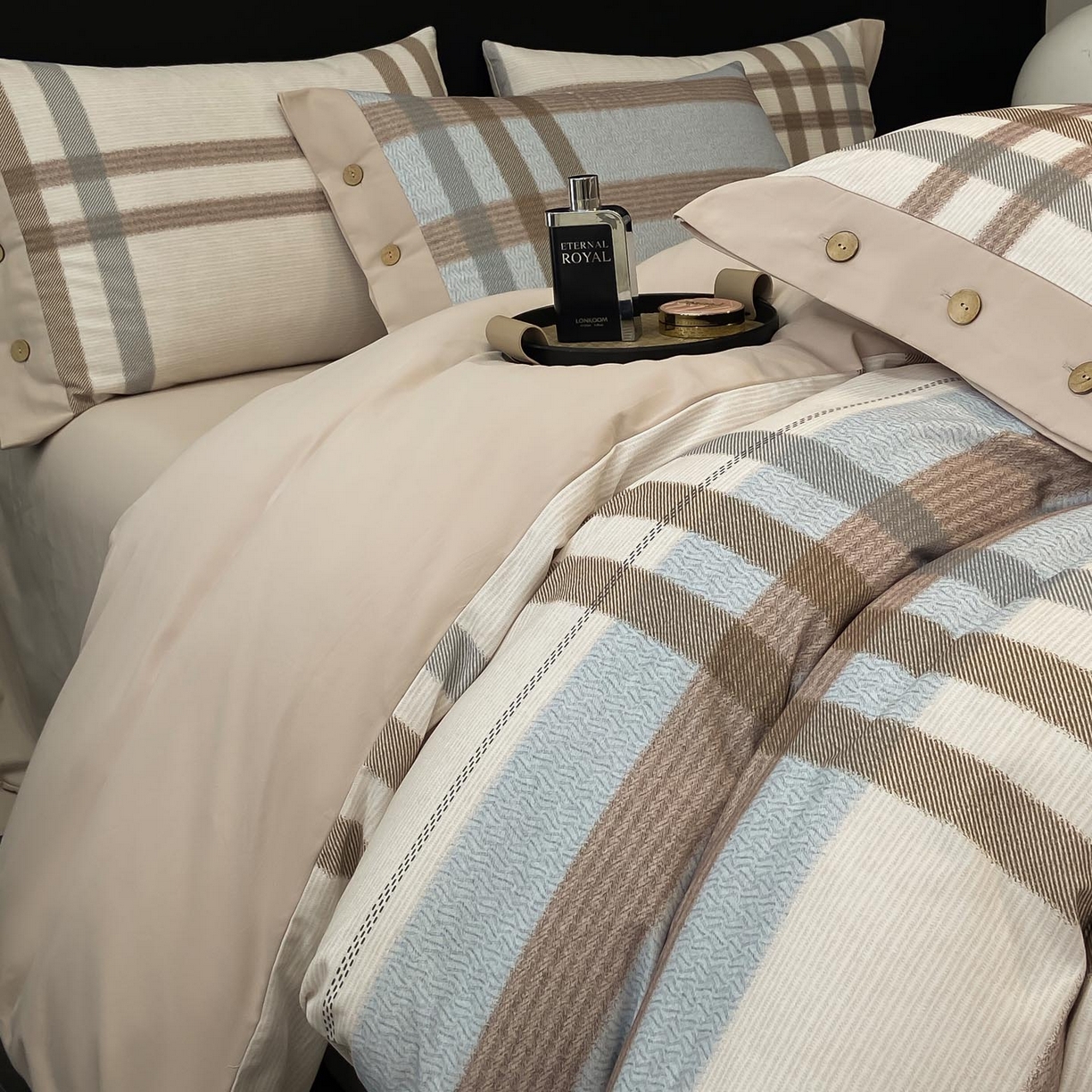 91家纺网 家纺一手货源 找家纺 慕希家纺 2025新款全棉纯棉轻奢加厚磨毛纽扣款四件套 千屿-卡其