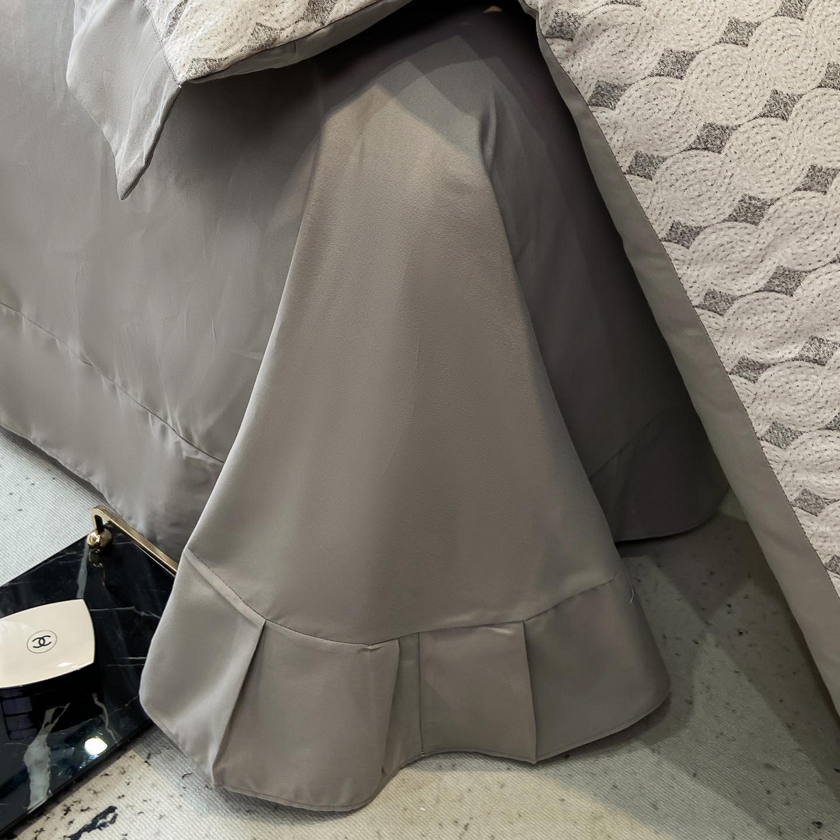 91家纺网 家纺一手货源 找家纺 慕希家纺 2025新款全棉纯棉轻奢加厚磨毛纽扣款四件套 拾光-灰