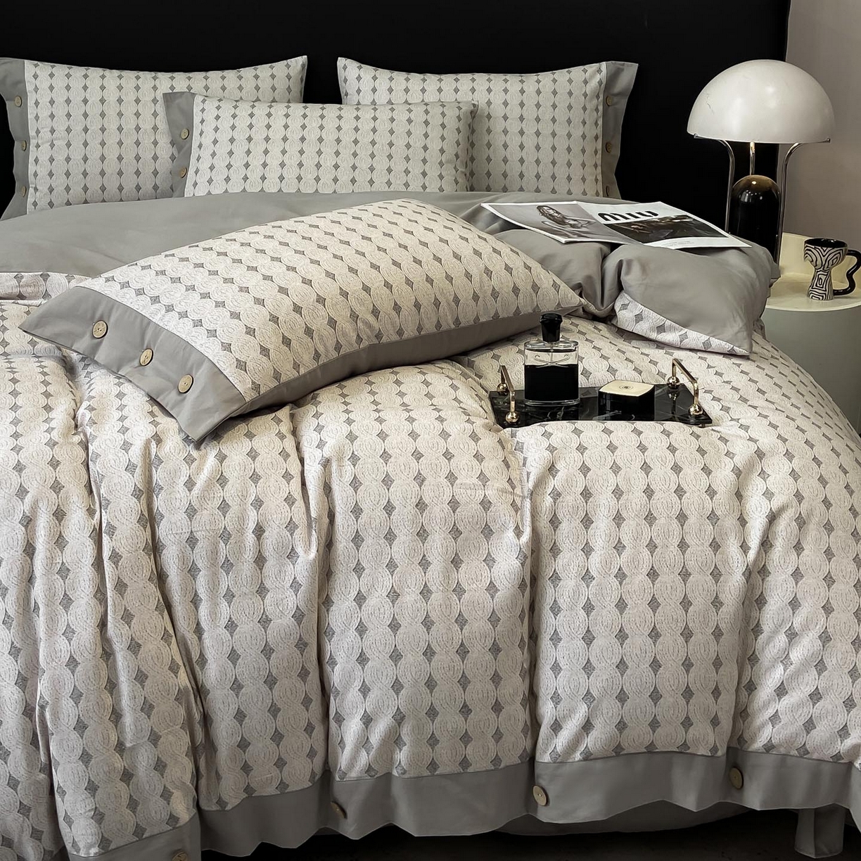 91家纺网 家纺一手货源 找家纺 慕希家纺 2025新款全棉纯棉轻奢加厚磨毛纽扣款四件套 拾光-灰