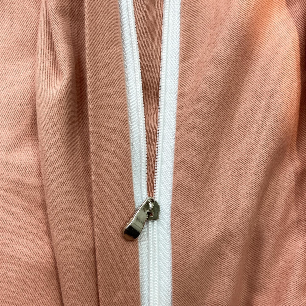 91家纺网 家纺一手货源 找家纺 慕希家纺 2025新款全棉纯棉轻奢加厚磨毛纽扣款四件套 随感-红咖