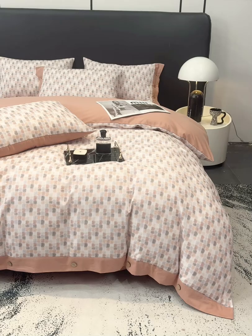 91家纺网 家纺一手货源 找家纺 慕希家纺 2025新款全棉纯棉轻奢加厚磨毛纽扣款四件套 随感-红咖